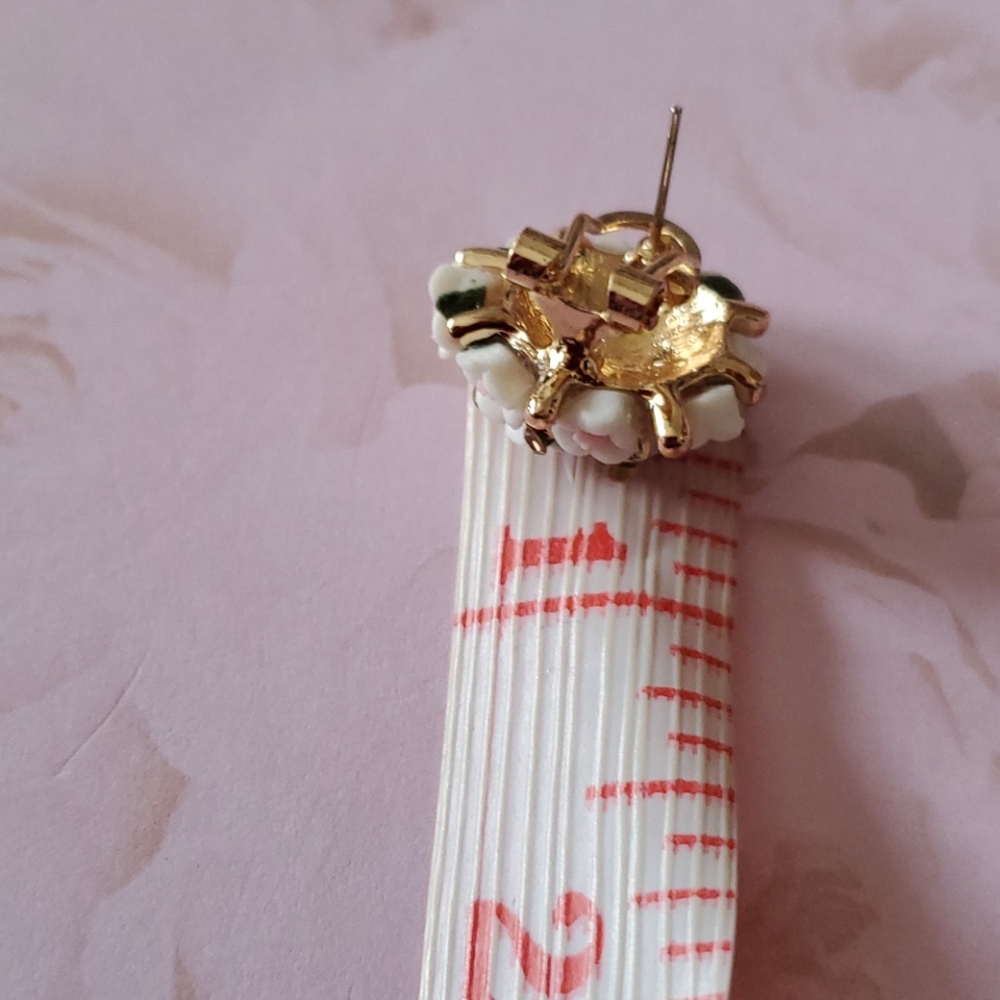 Flower earrings - Picture 3 of 3